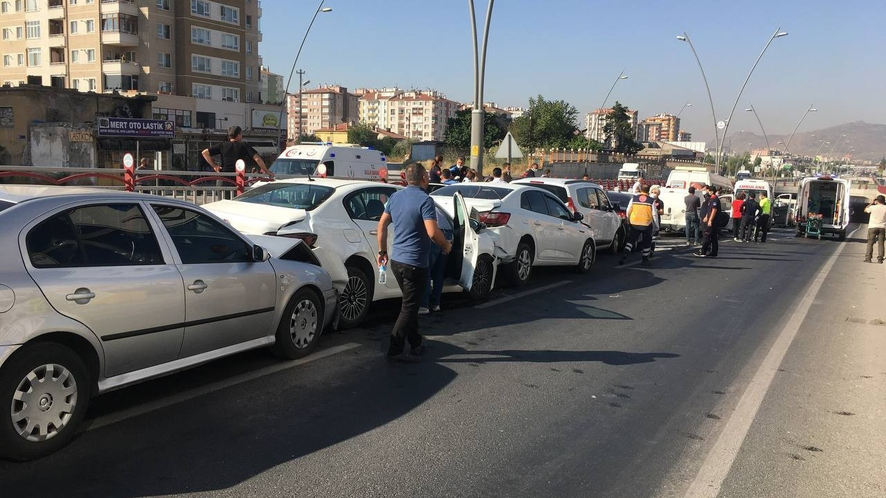 Kayseri’de zincirleme kaza: 8 yaralı