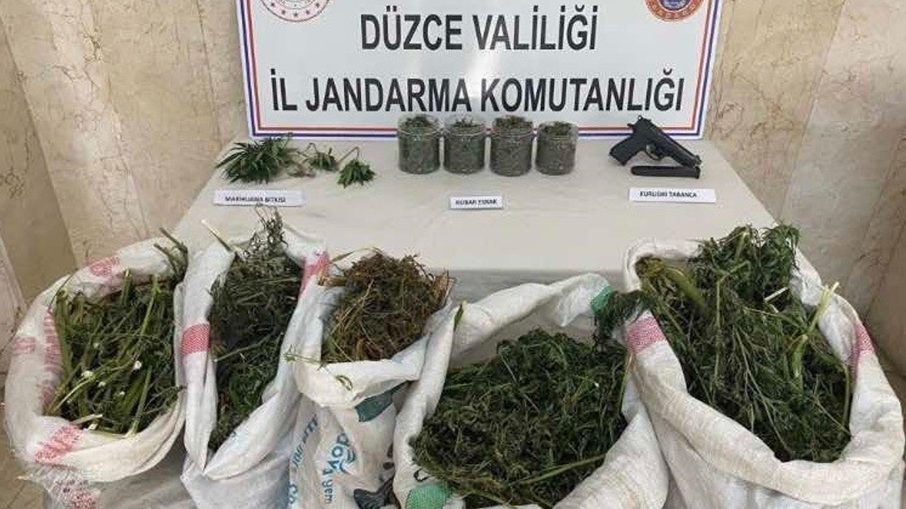 18 kilo 700 gram esrar ele geçirildi