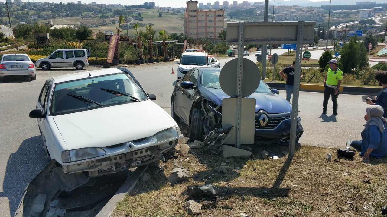 Samsun'da kavşakta kaza: 3 yaralı