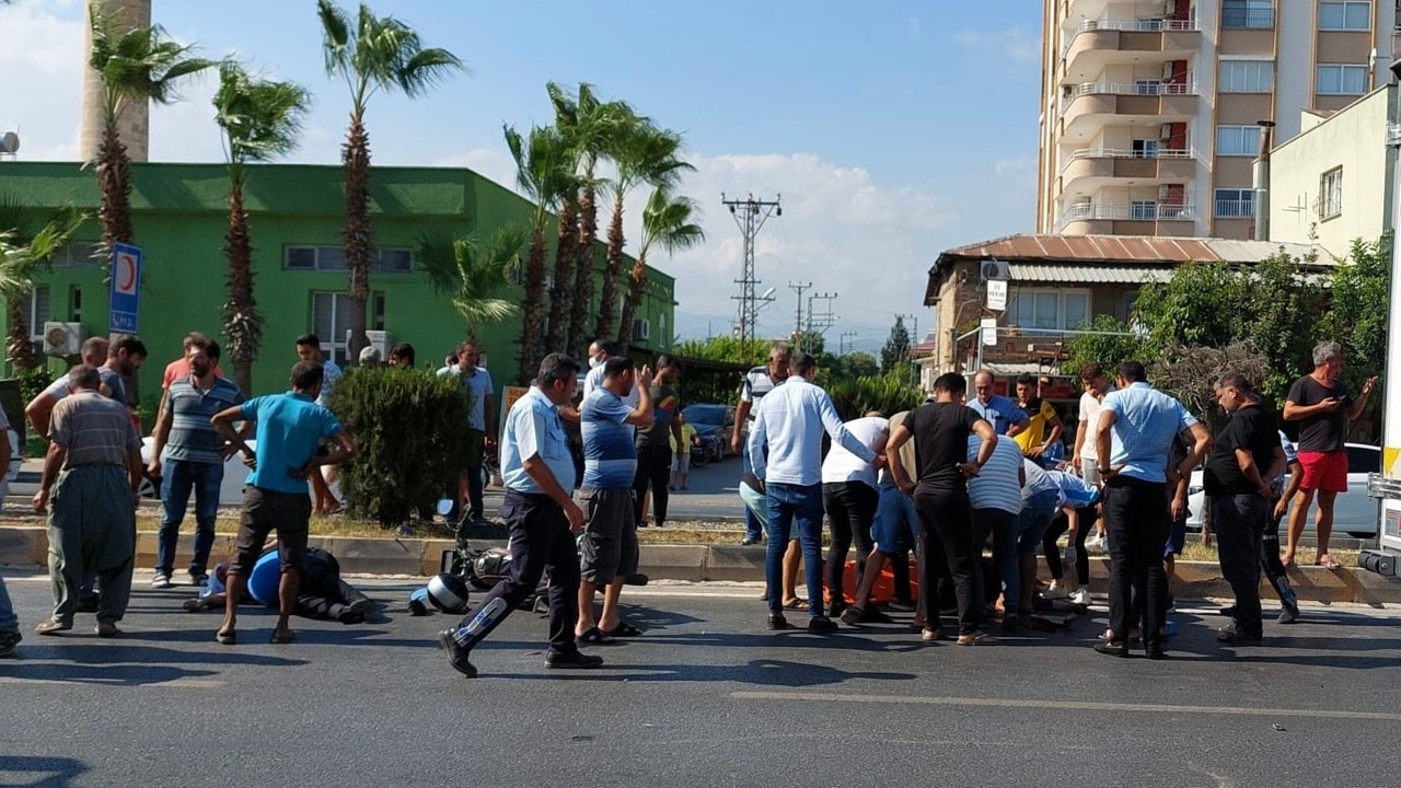 Mersin'de iki motosiklet çarpıştı: 3 yaralı