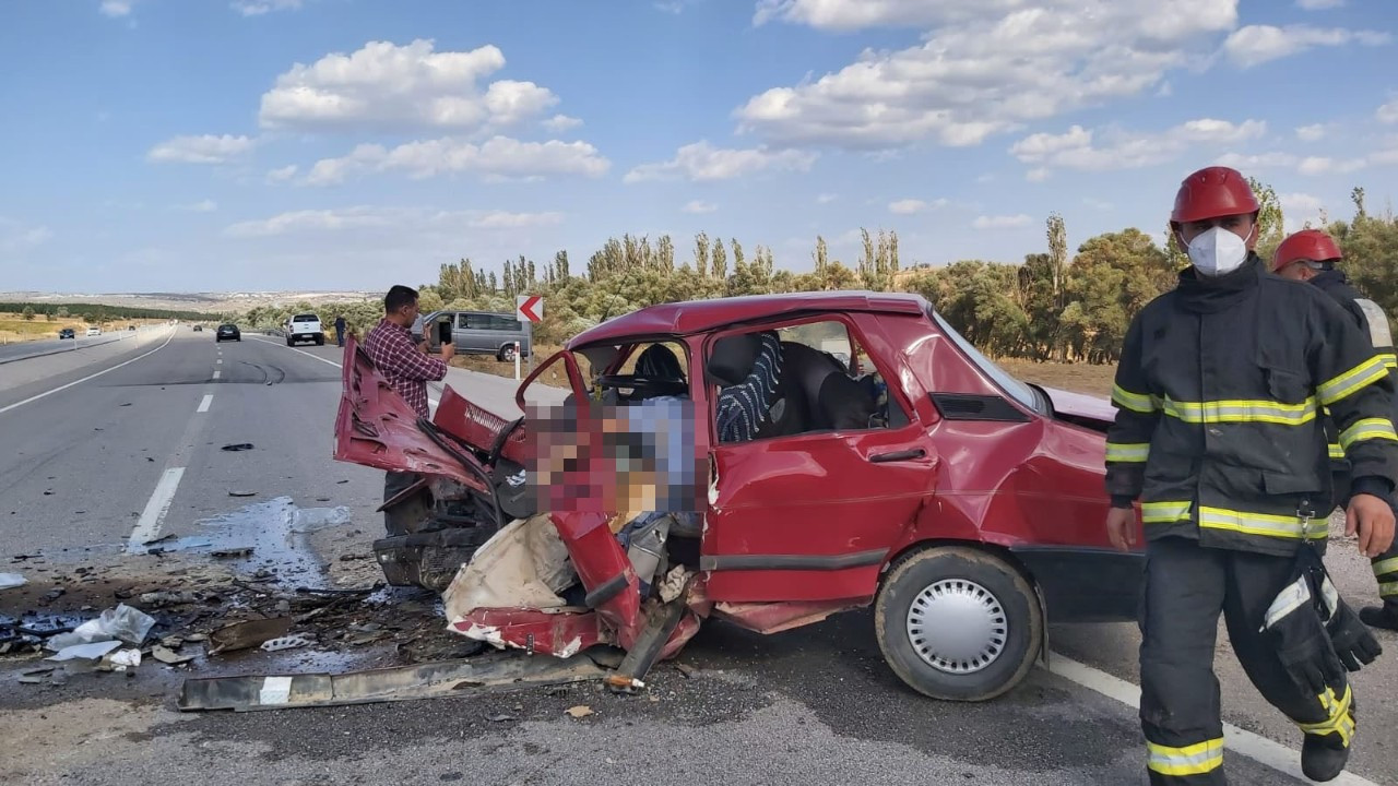 Kütahya'da iki otomobil çarpıştı: 2 ölü, 2 yaralı