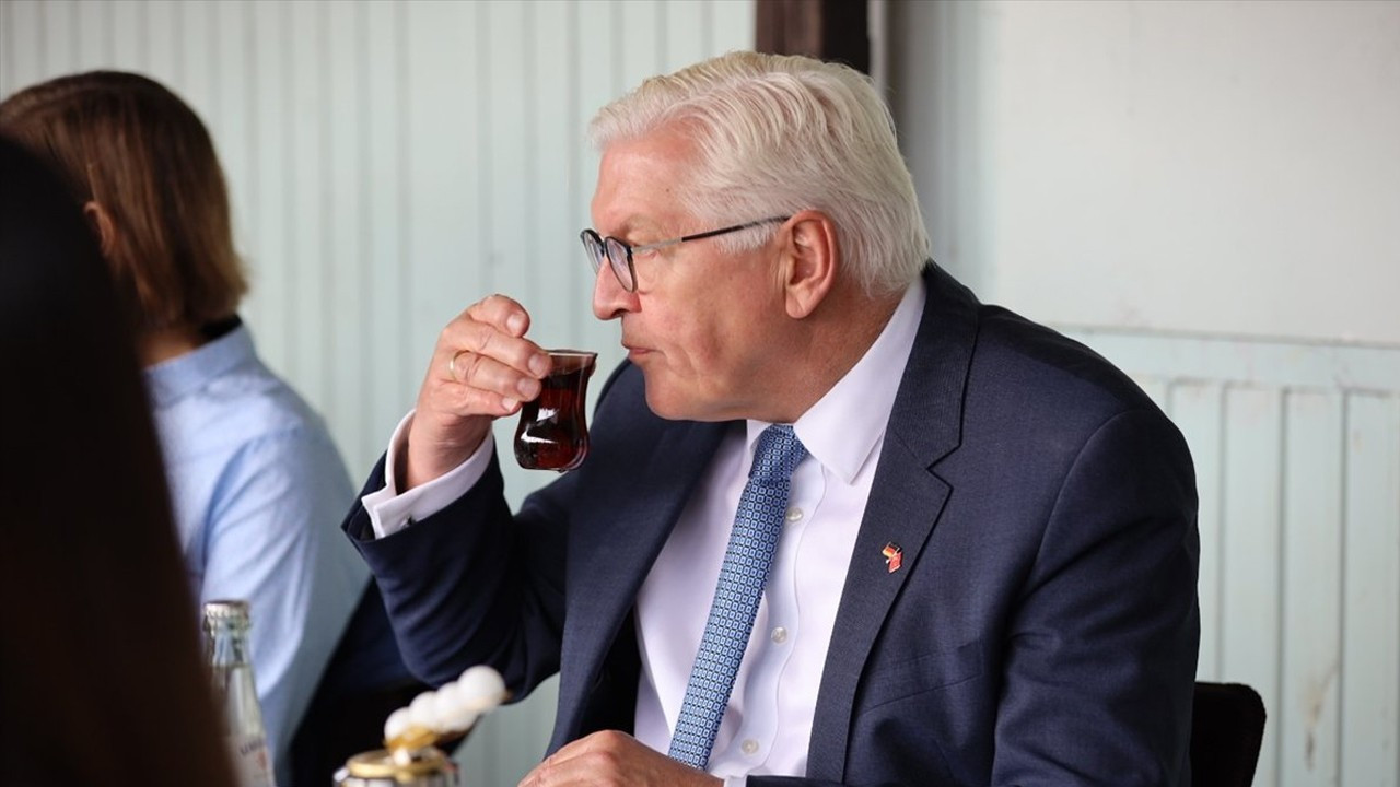 Almanya Cumhurbaşkanı Steinmeier'den Türkiyemspor kulübüne ziyaret