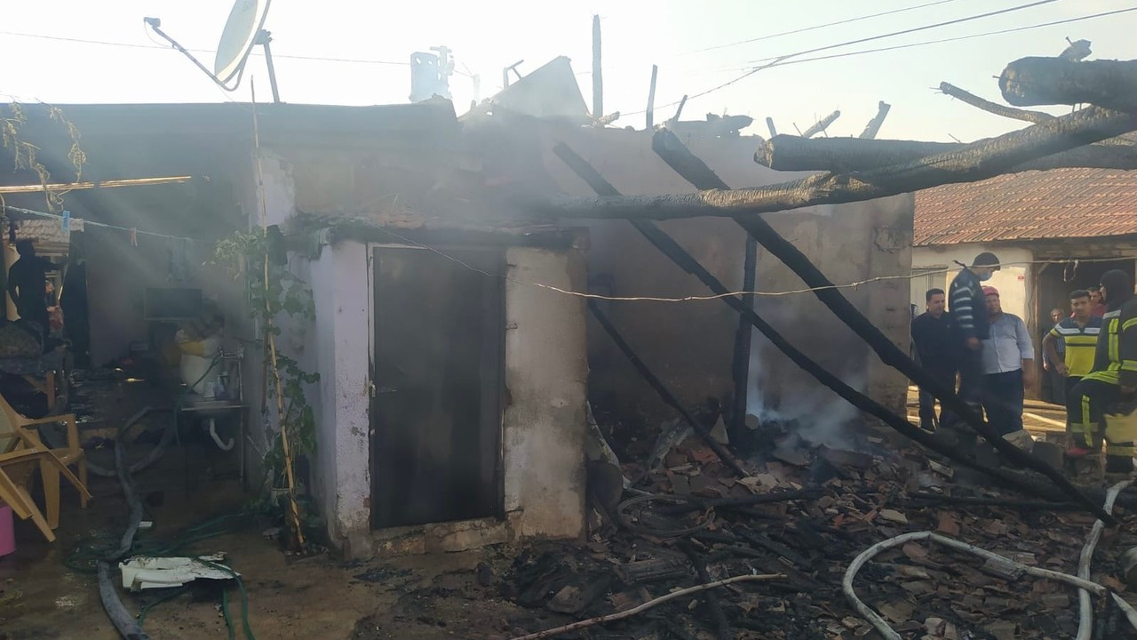 Ahmetli’de ev yangını: 6 keçi telef oldu
