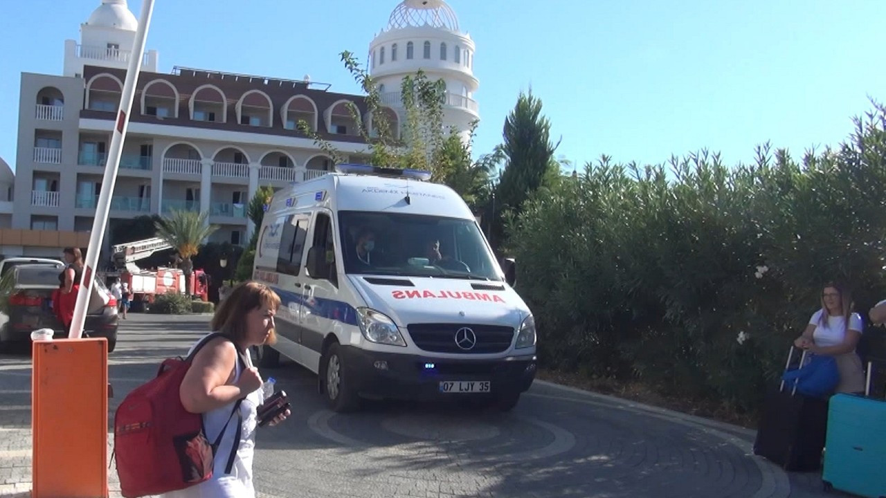 Antalya'da otel saunasında yangın; 3 kişi dumandan etkilendi