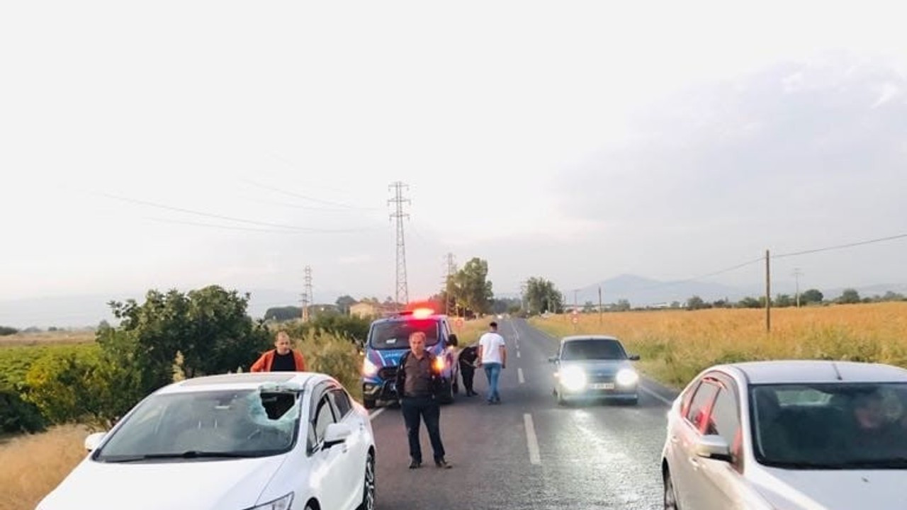 Manisa’da otomobilin camına merdiven çarptı: 2’si çocuk, 5 yaralı