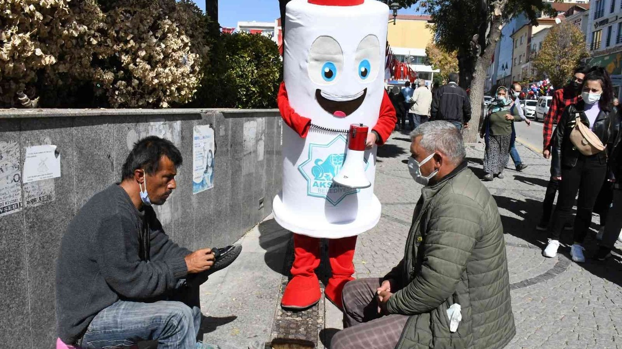 Aşı maskotu meydanda ‘mavi’ kategori için vatandaşlara seslendi