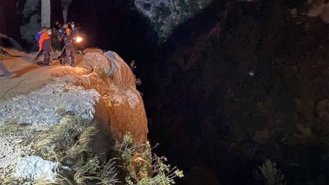 Adana'da Öldüren öz çekim! Uçurumdan düştüler; 1 ölü, 1 yaralı