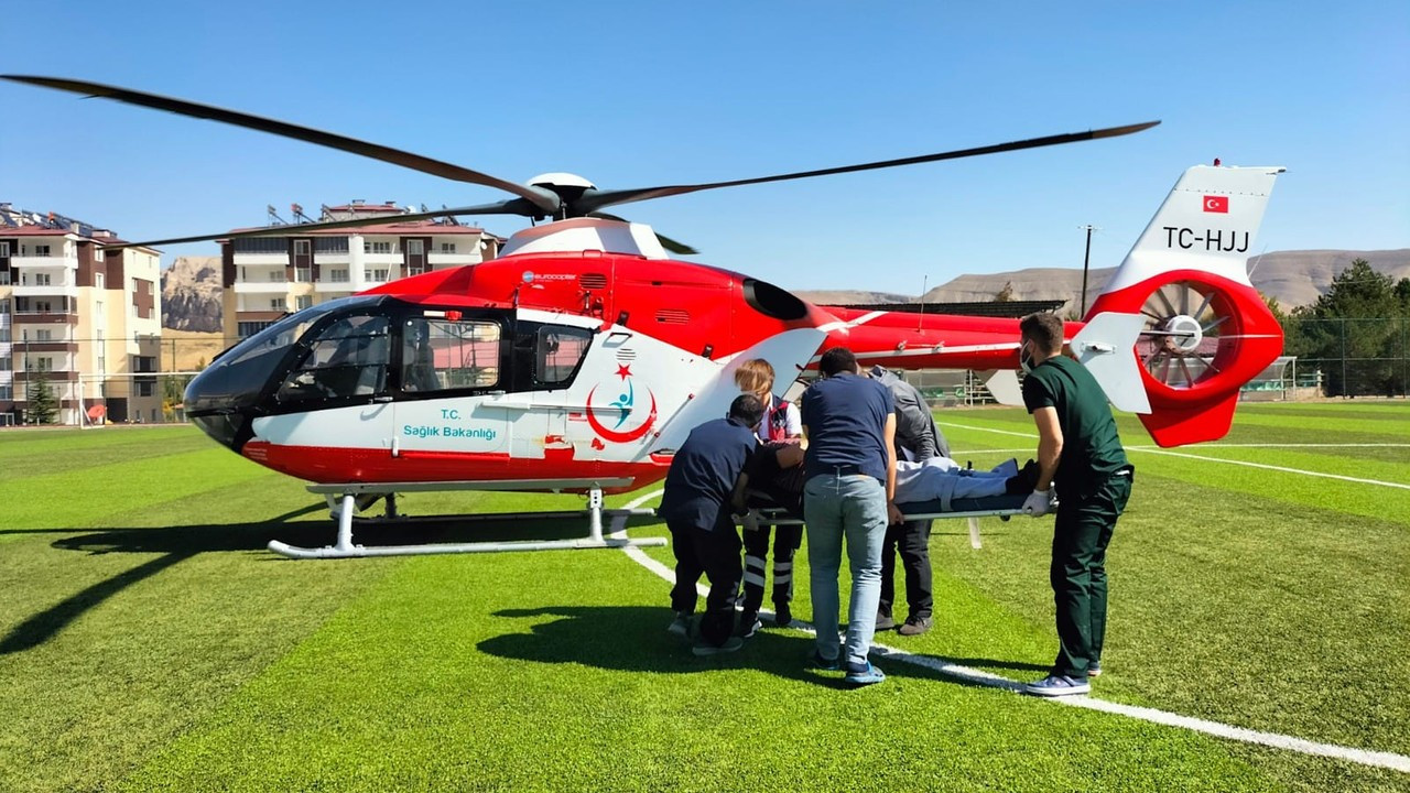 Kalp krizi geçirdi, hastaneye ambulans helikopterle sevk edildi