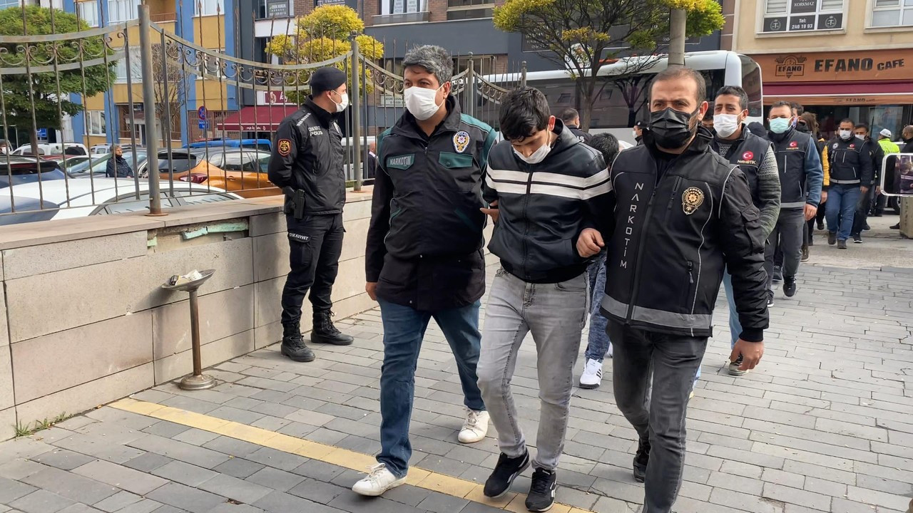 Eskişehir’de özel harekat destekli uyuşturucu operasyonu: 14 gözaltı