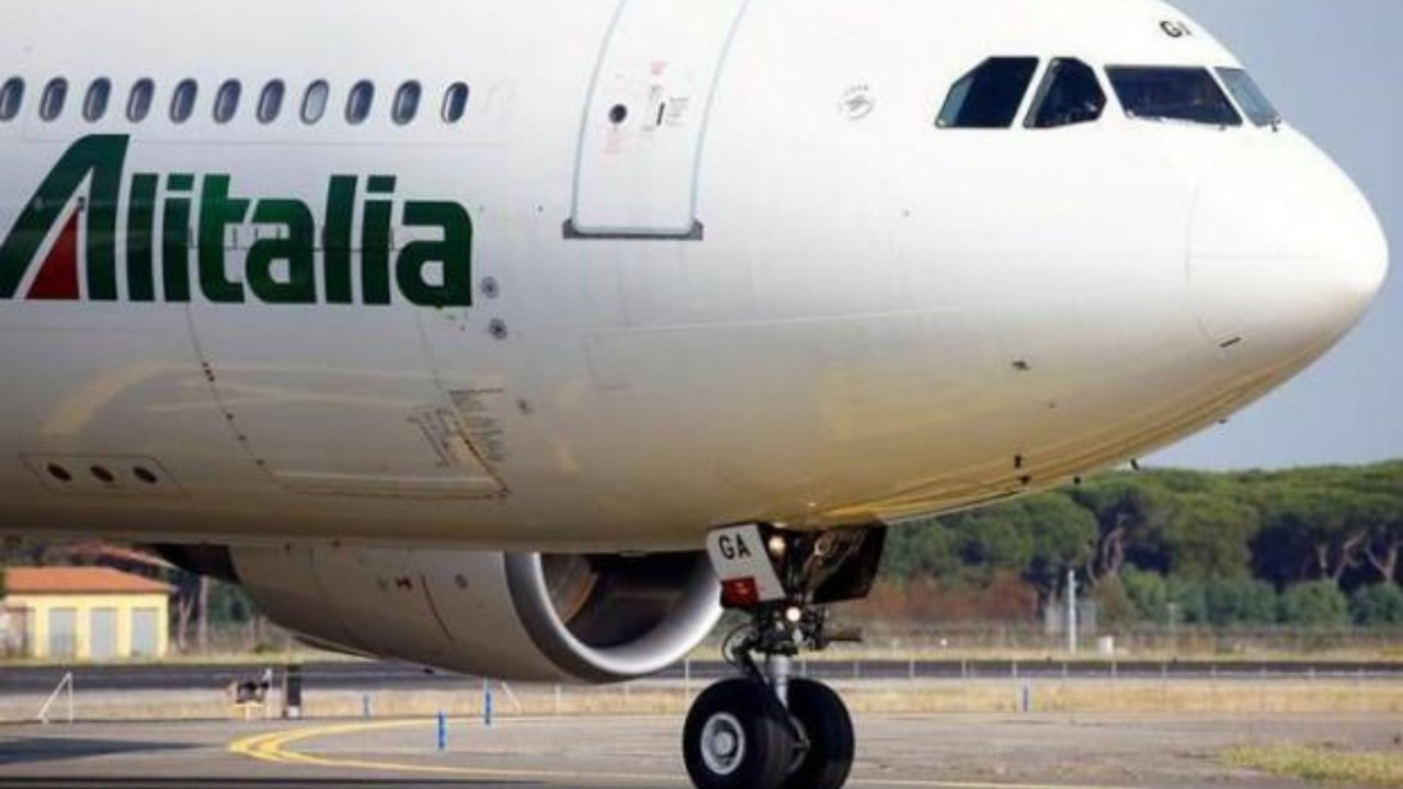 İtalyan havayolu firması Alitalia son uçuşuyla faaliyetlerini noktaladı