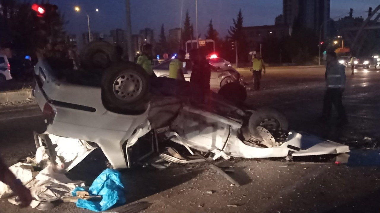 Kırmızı ışık ihlali kazaya neden oldu: 2 yaralı