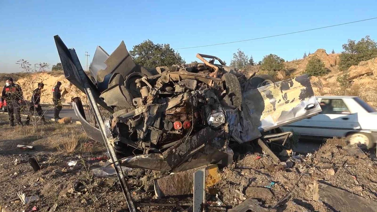 Kırıkkale’de feci kaza, otomobil hurdaya döndü: 1 ölü
