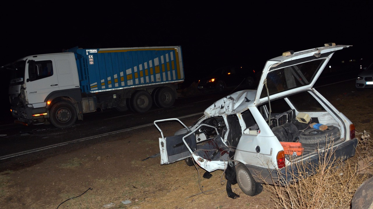 Siverek'te otomobil ile kamyon çarpıştı: 1 ölü, 5 ağır yaralı