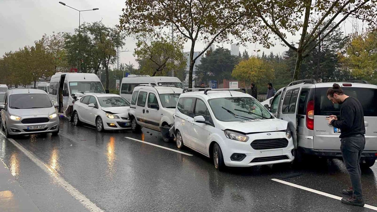 Şişli’de zincirleme kaza, 7 araç birbirine girdi