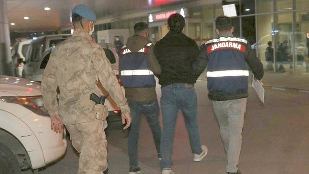 FETÖ'den aranan eski polis ve asker yakalandı