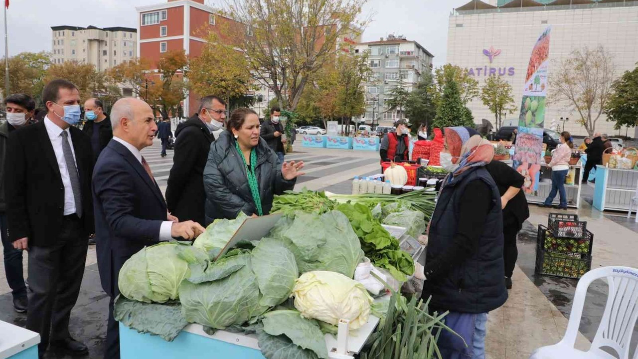 Kendi ürettikleri ürünleri kendi elleriyle sattılar