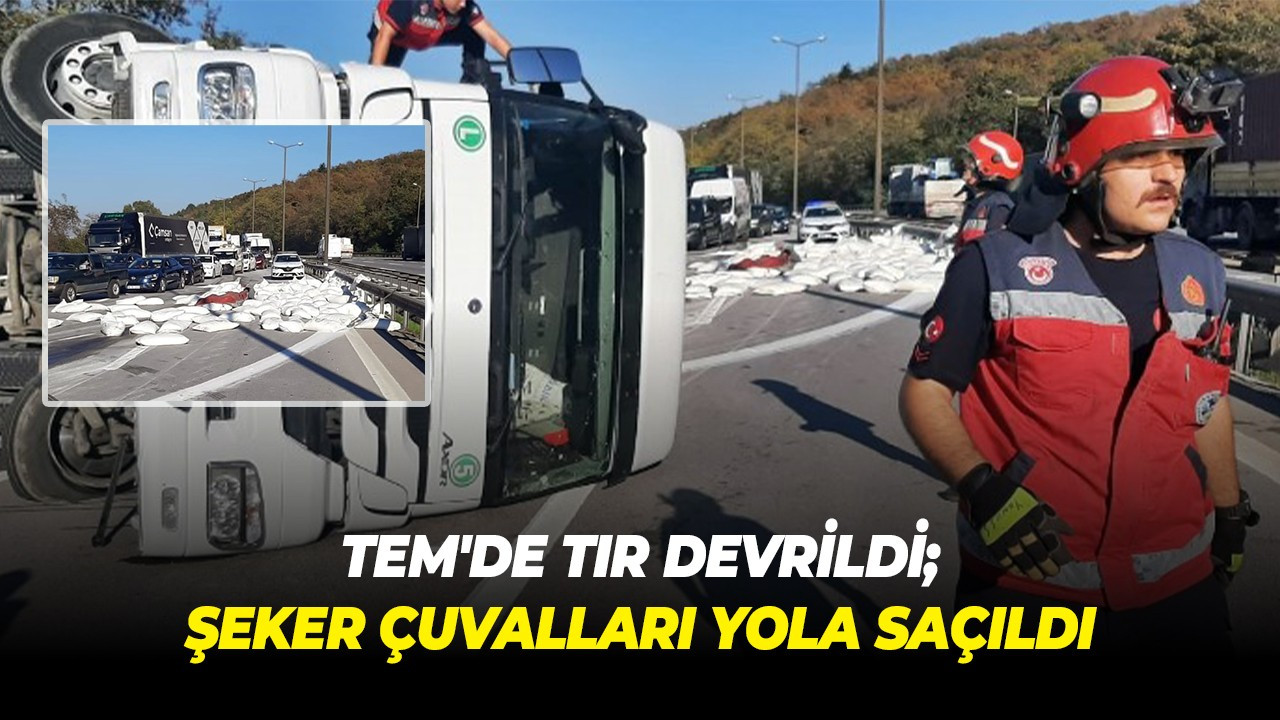 TEM'de TIR devrildi; şeker çuvalları yola saçıldı