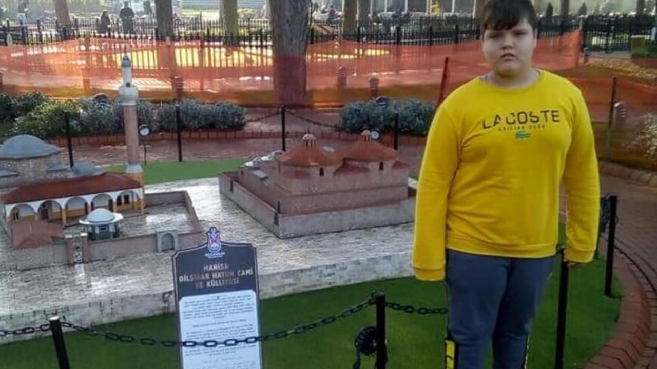 13 yaşındaki Davut 'kaçak' aydınlatma direğine temas edince öldü