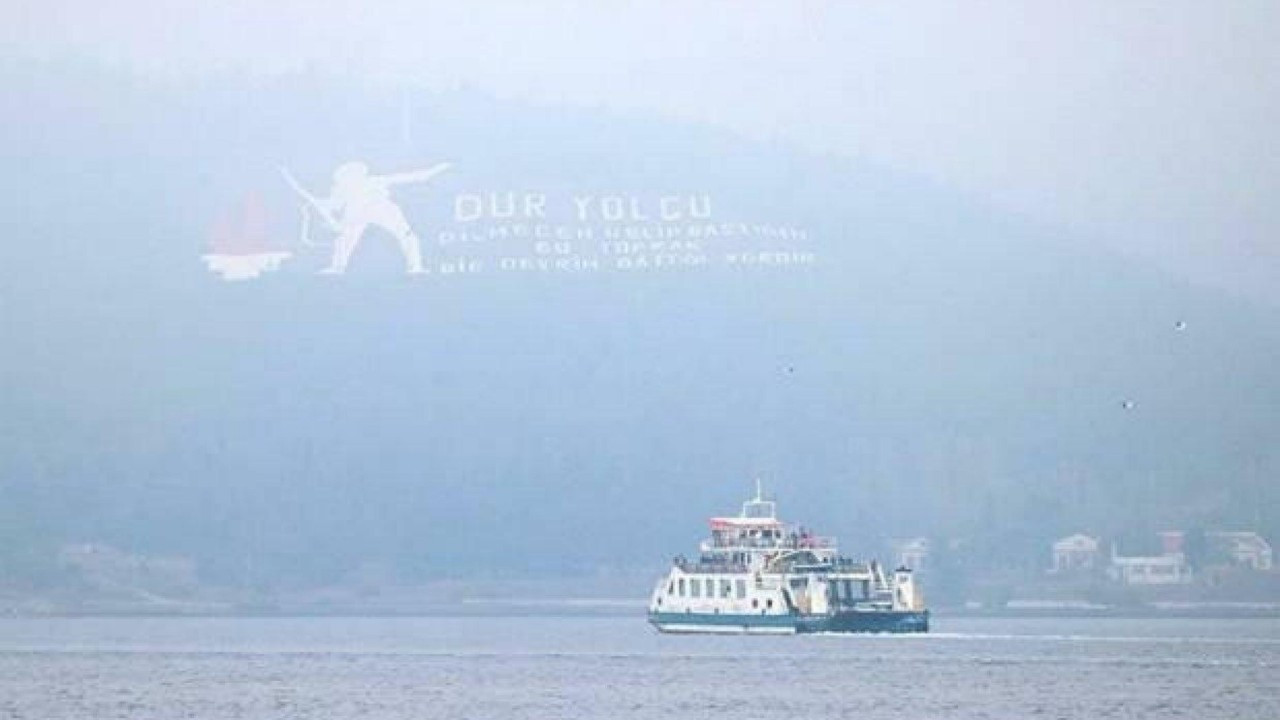 Yoğun sis sebebiyle kapatılan Çanakkale Boğazı tekrar gemi trafiğine açıldı