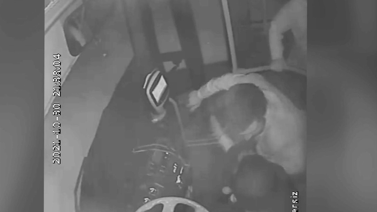 Kavgada bıçaklandı, kendisini sakinleştirmek isteyen otobüs şoförünü bıçakladı