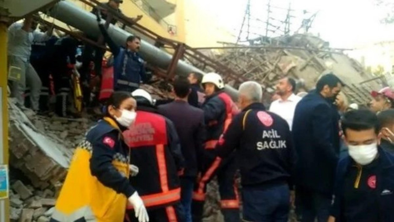 Malatya'da iki katlı bina çöktü