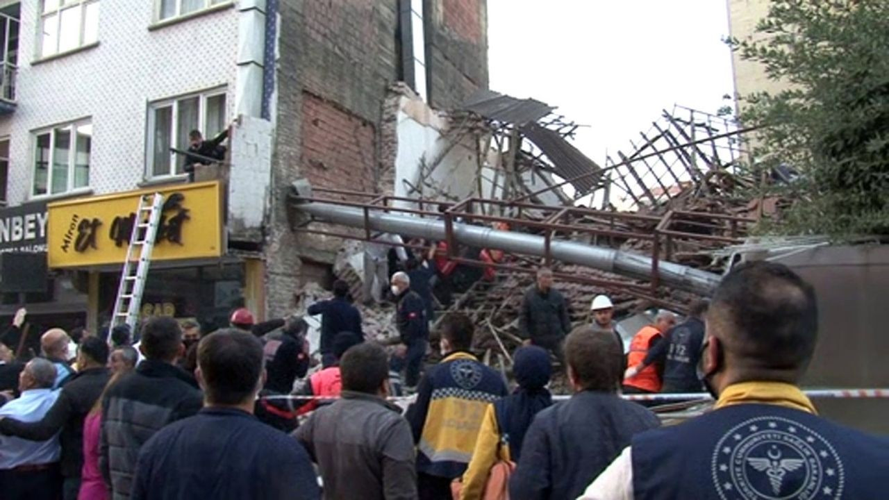 Malatya’da 2 katlı binanın çökme anında yaşanan panik kameraya yansıdı