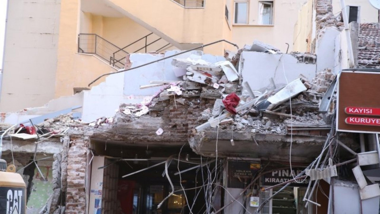 Malatya'da 2 katlı bir bina çökmüştü! Faciada son durum
