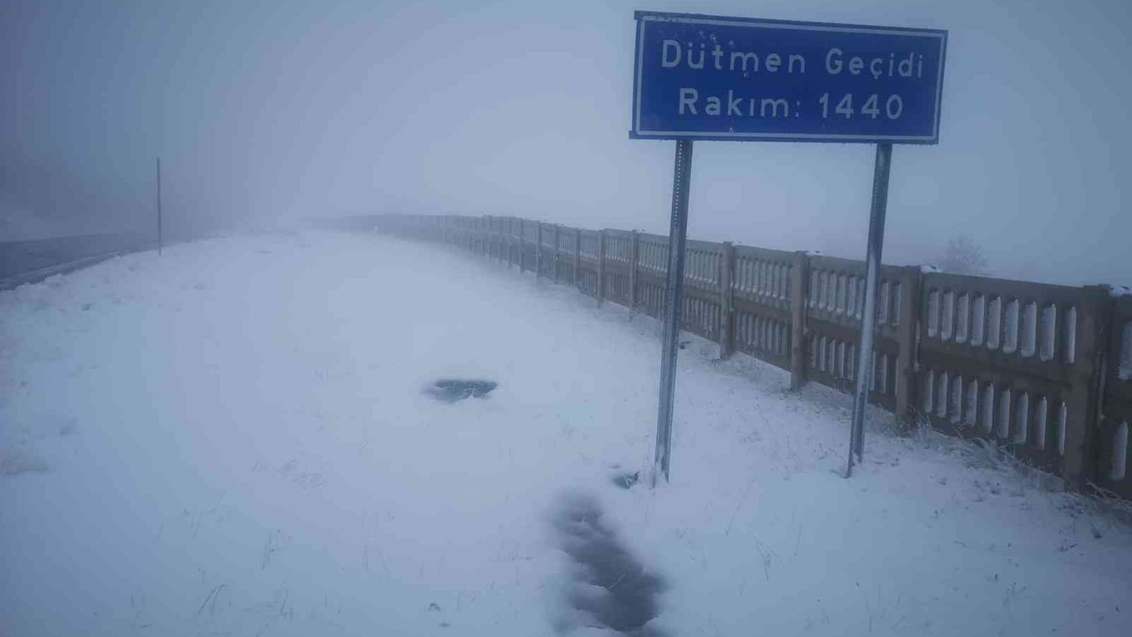 Alaçam’a mevsimin ilk karı düştü