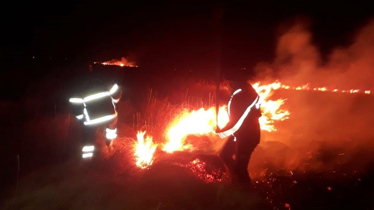 Yüksekova kuş cennetindeki yangını söndürme çalışmaları devam ediyor
