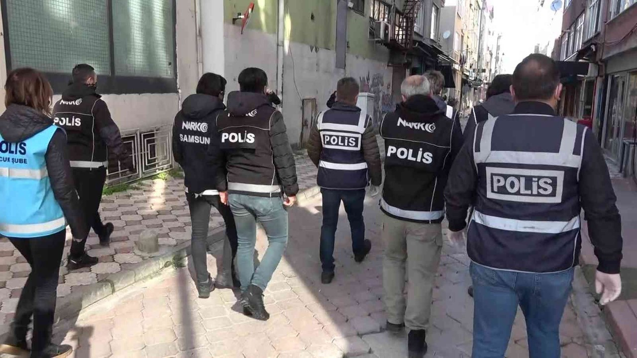 Samsun polisinden okul çevrelerinde uyuşturucuya geçit yok