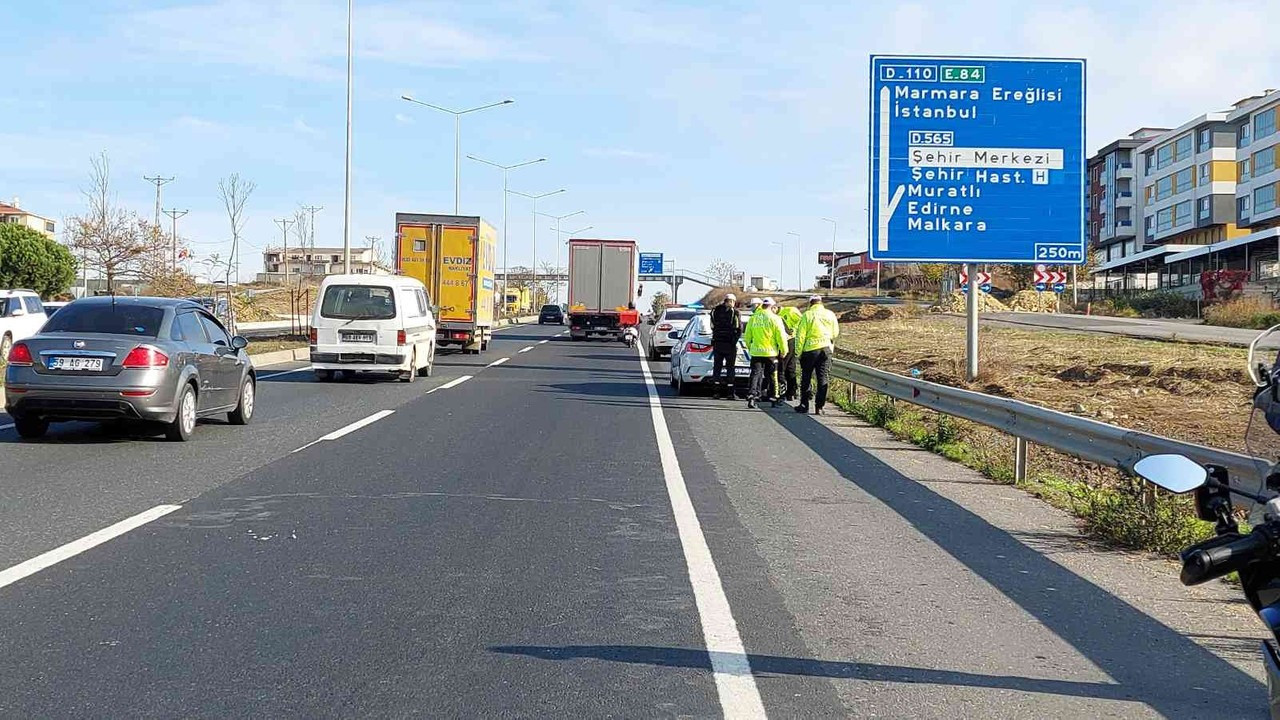 Tekirdağ’da polisin uygulama noktasında kaza: 1 polis hafif yaralı