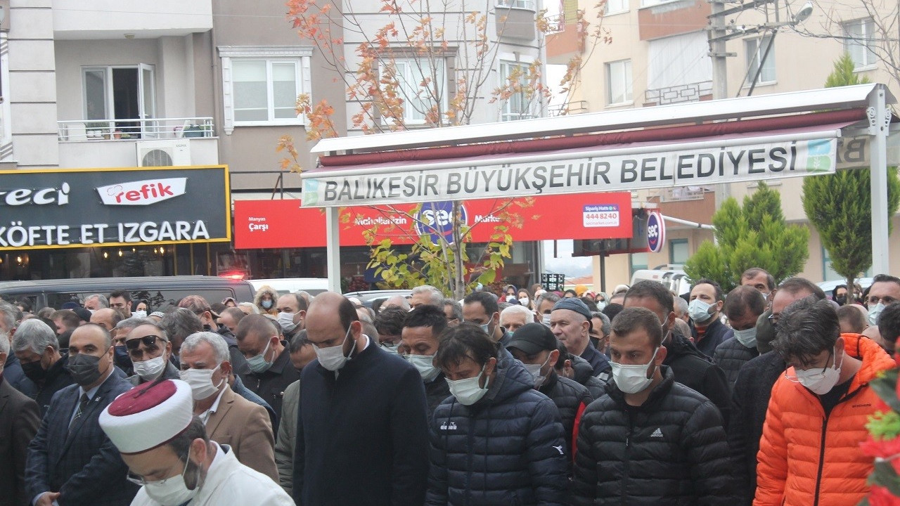 AK Parti Kadın Kolları Başkanı Sayraç Covid-19’tan hayatını kaybetti