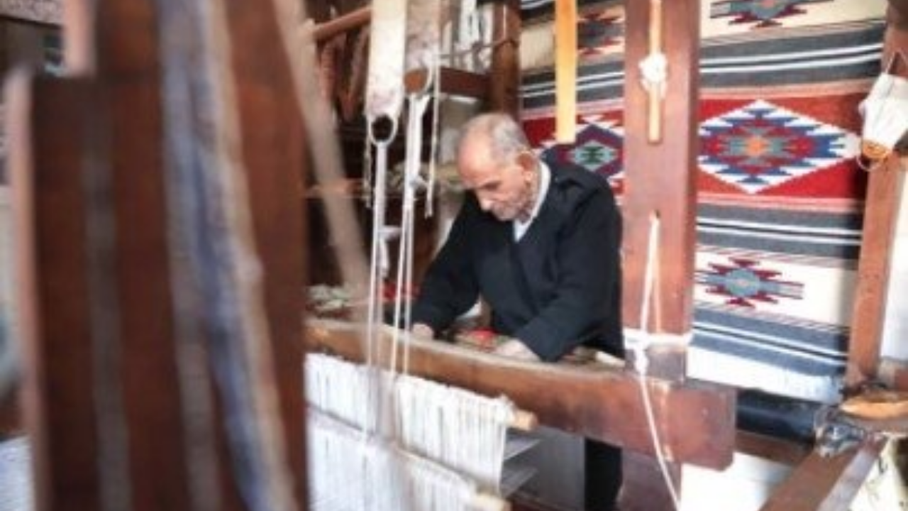 27 yıllık ustanın eserleri 6 metrekareden dünyaya satılıyor