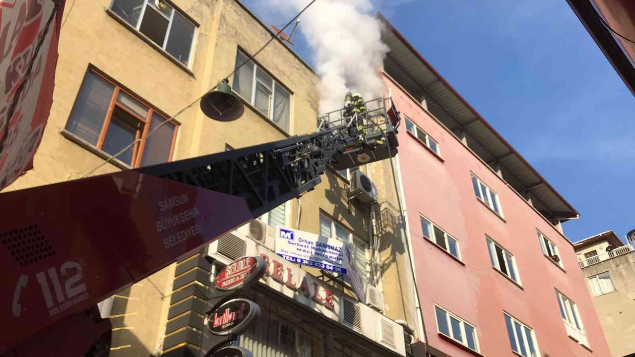 Samsun’da iş yerinin deposunda yangın