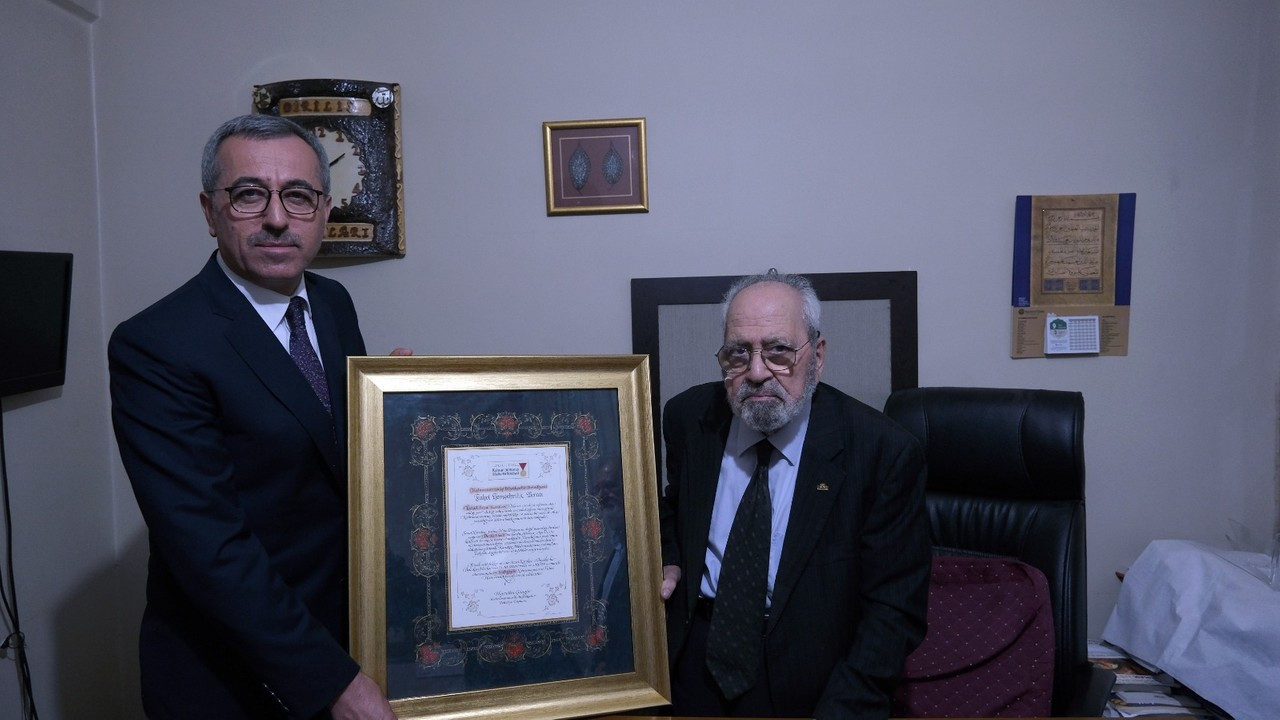 Sezai Karakoç'a fahri hemşehrisi olduğu Kahramanmaraş'ta şiiriyle veda