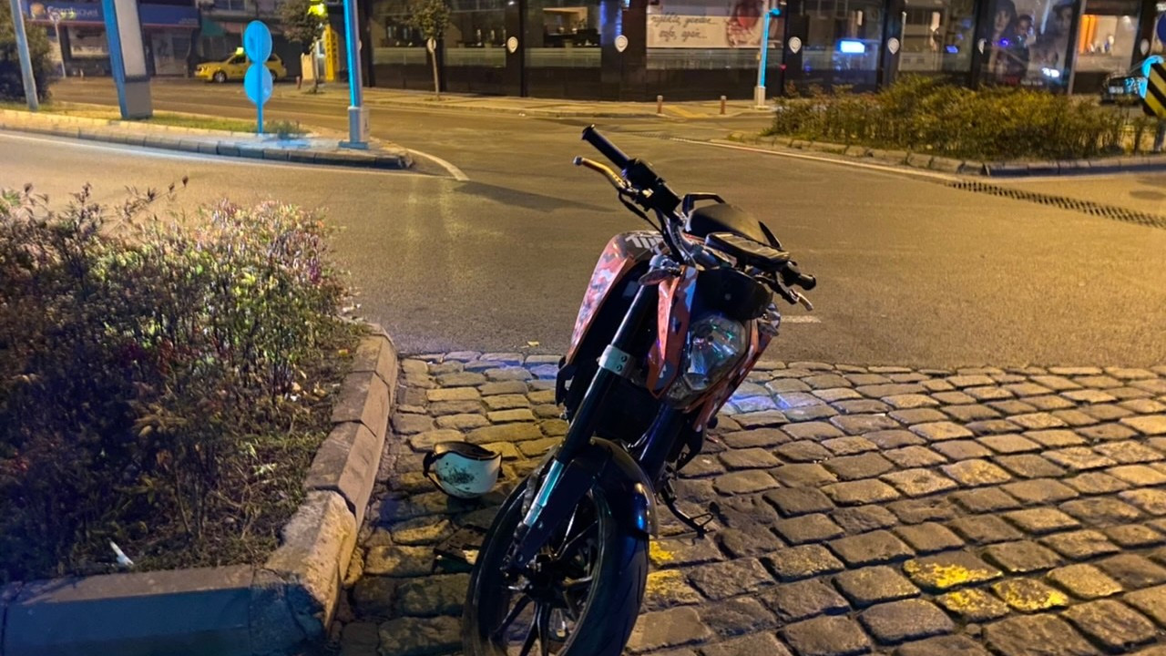 Alkolllü sürücü, uygulamadan kaçarken motosikletle polise çarptı