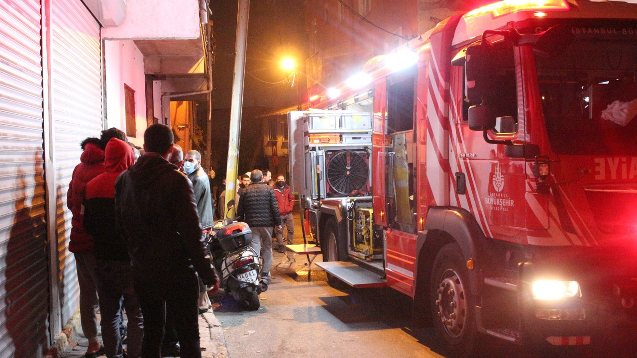 Beyoğlu'nda ev sahibi ile tartışan Suriyeliler, iki gecekonduyu ateşe verdi