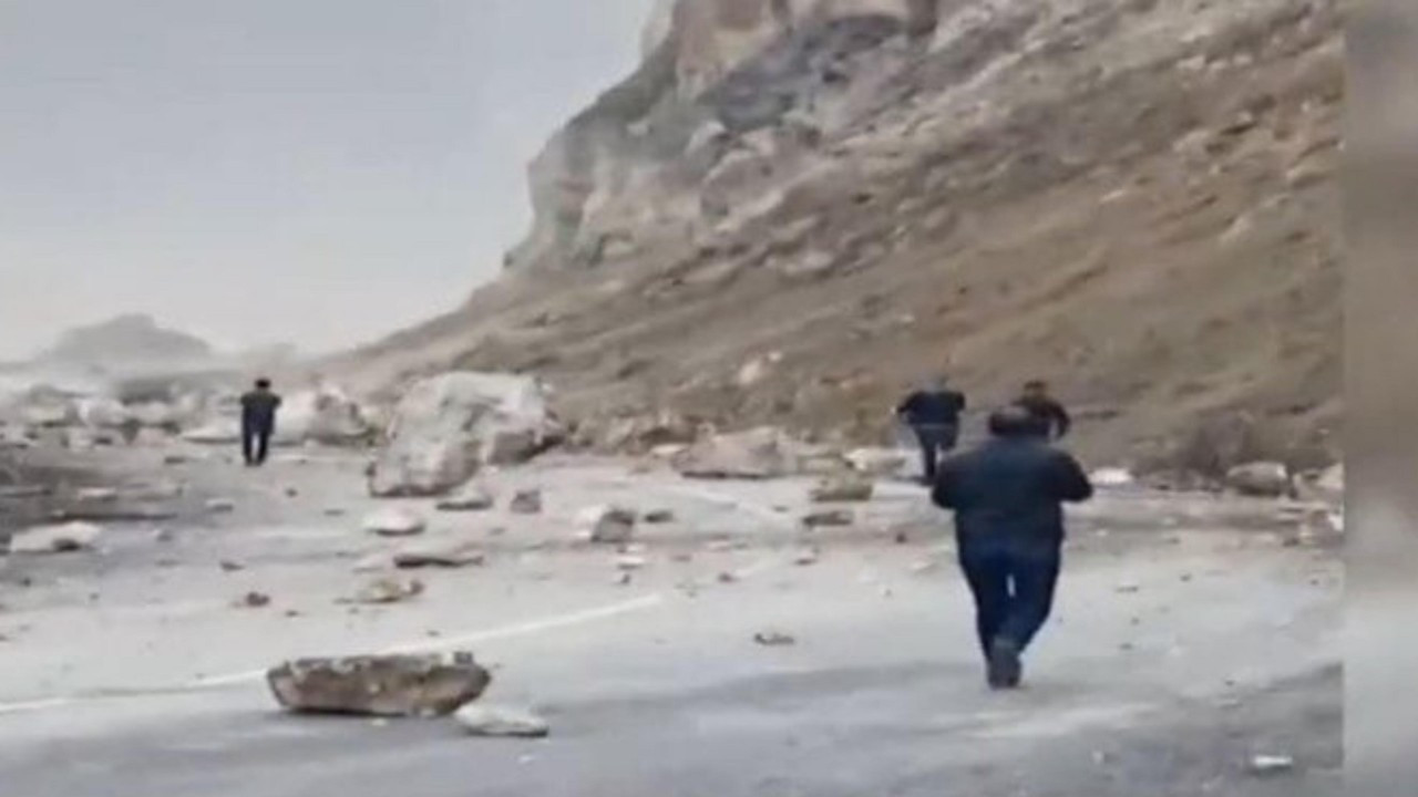 Erzurum'da deprem sonrası korkutan heyelan