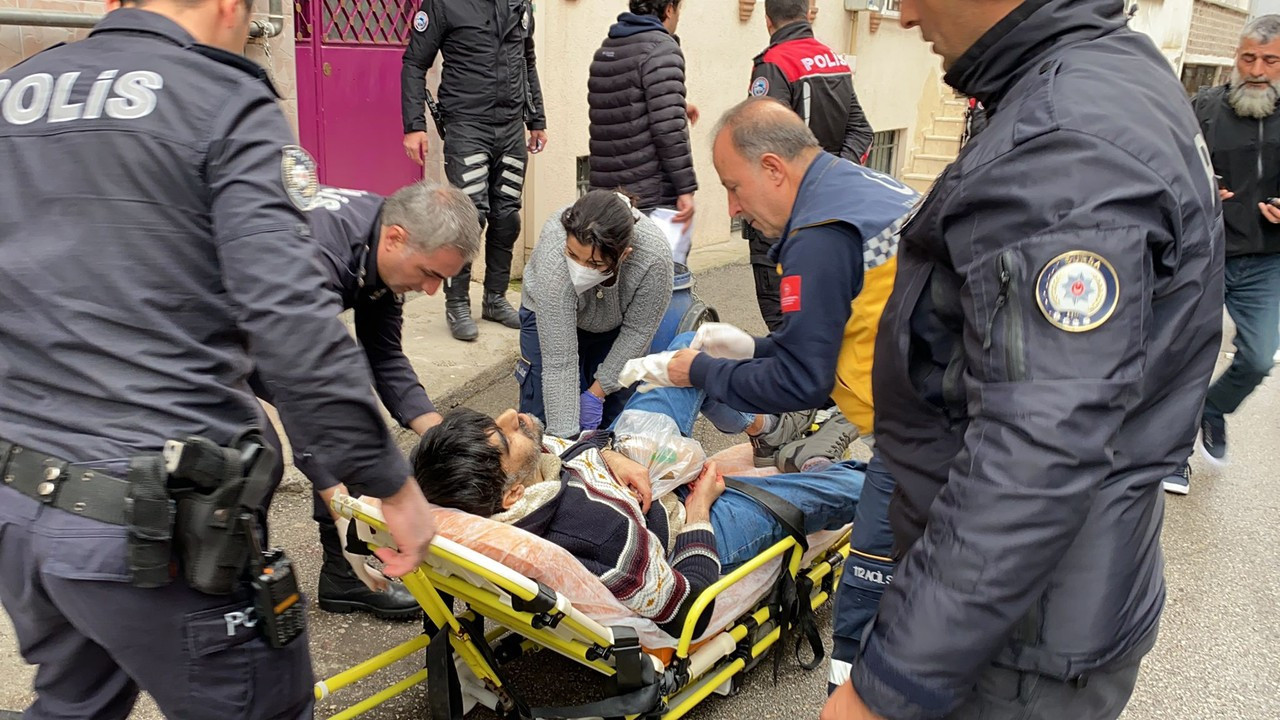 Aile içi şiddet ihbarına giden polislere bıçak çekti; bacağından vurularak yakalandı