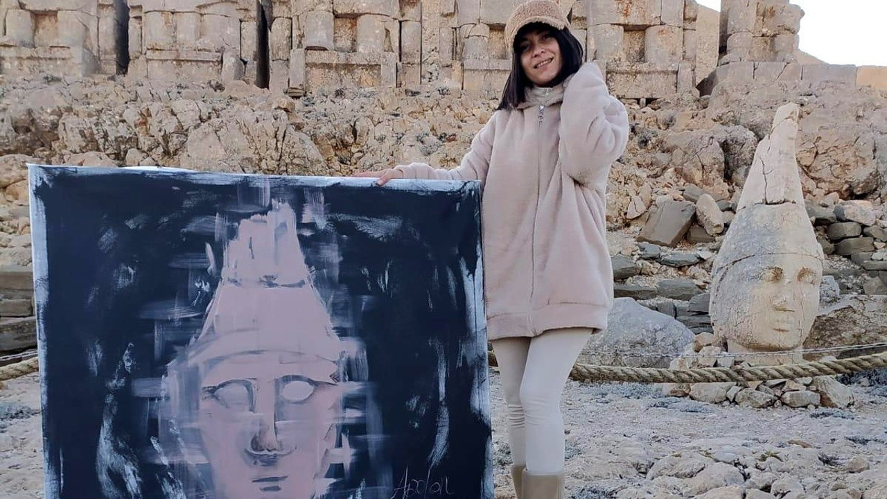 Ressam, Nemrut Dağı’nda canlı performans sergiledi