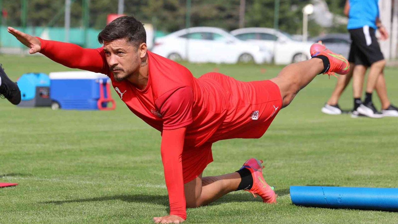 Sivasspor’da Ahmet Oğuz ceza sınırında