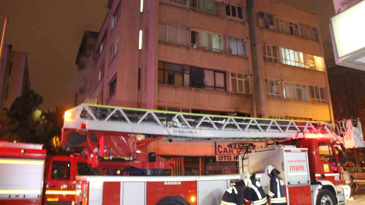 Konya’da 5 katlı apartmanda yangın paniği