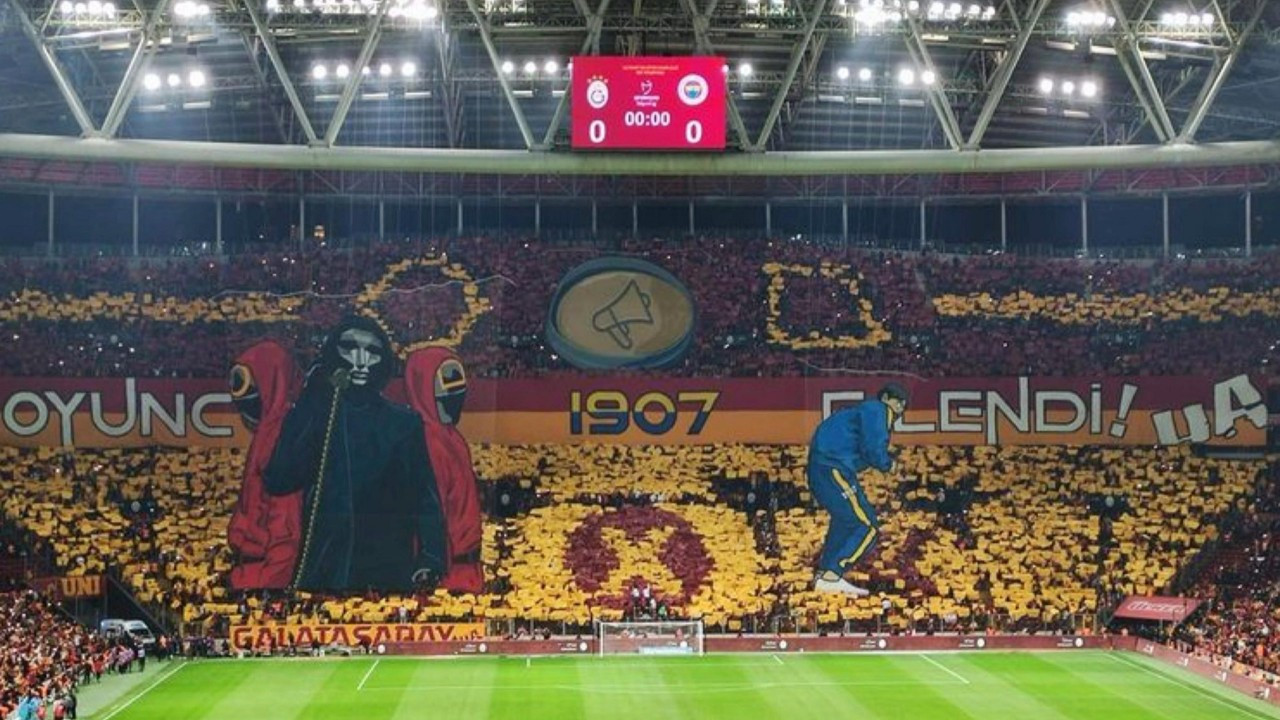 Galatasaray taraftarından Squid Game  koreografi