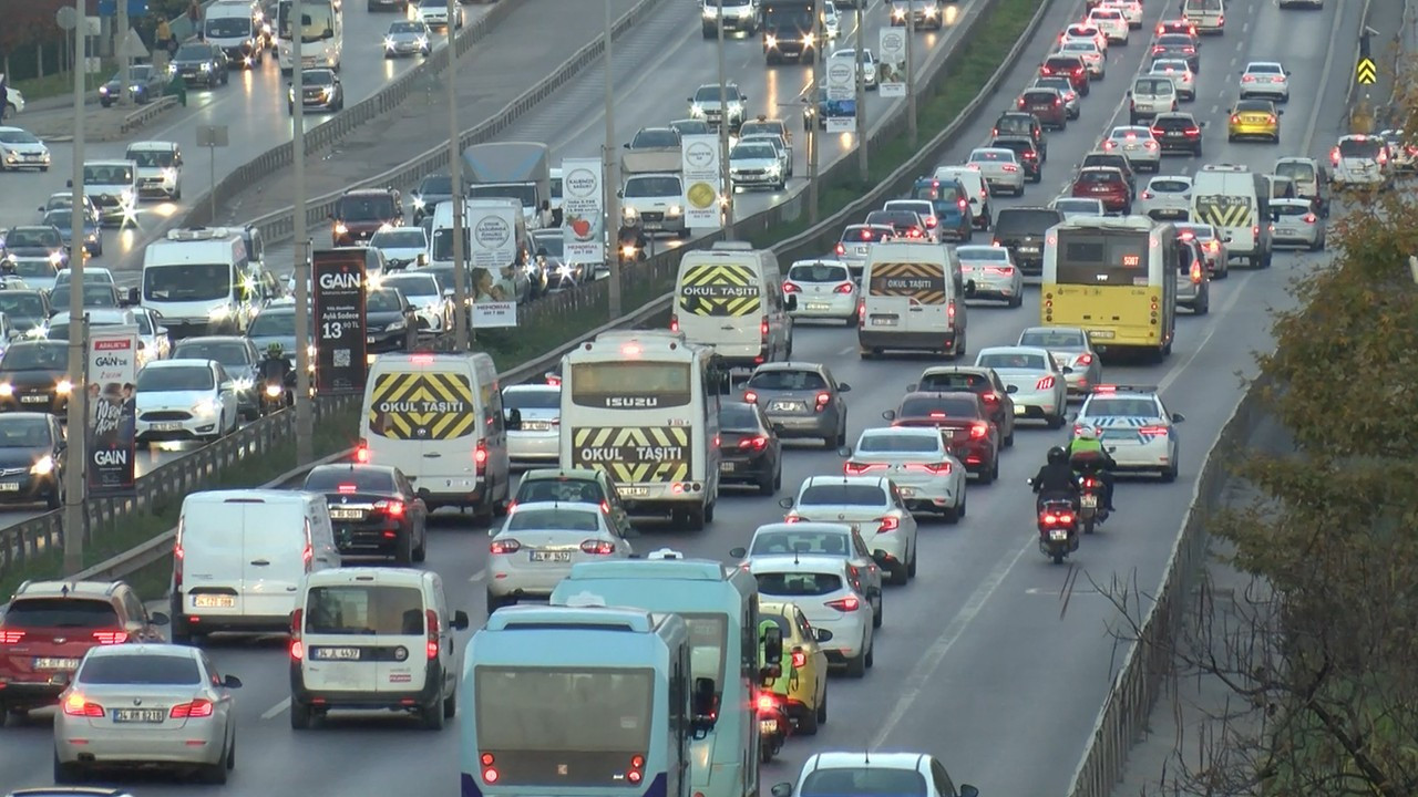 Haftanın ilk iş gününde trafik yoğunluğu 