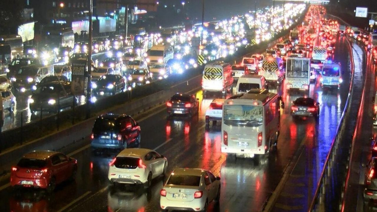 İstanbul'da trafik yoğunluğu yüzde 87'ye ulaştı