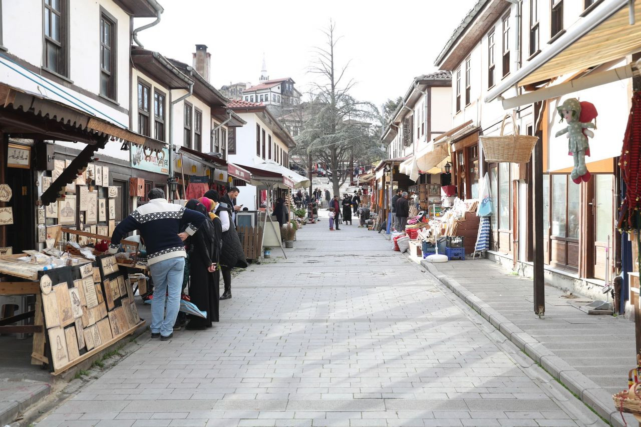 ‘Sakin Şehir’de pazar yoğunluğu - Sayfa 10