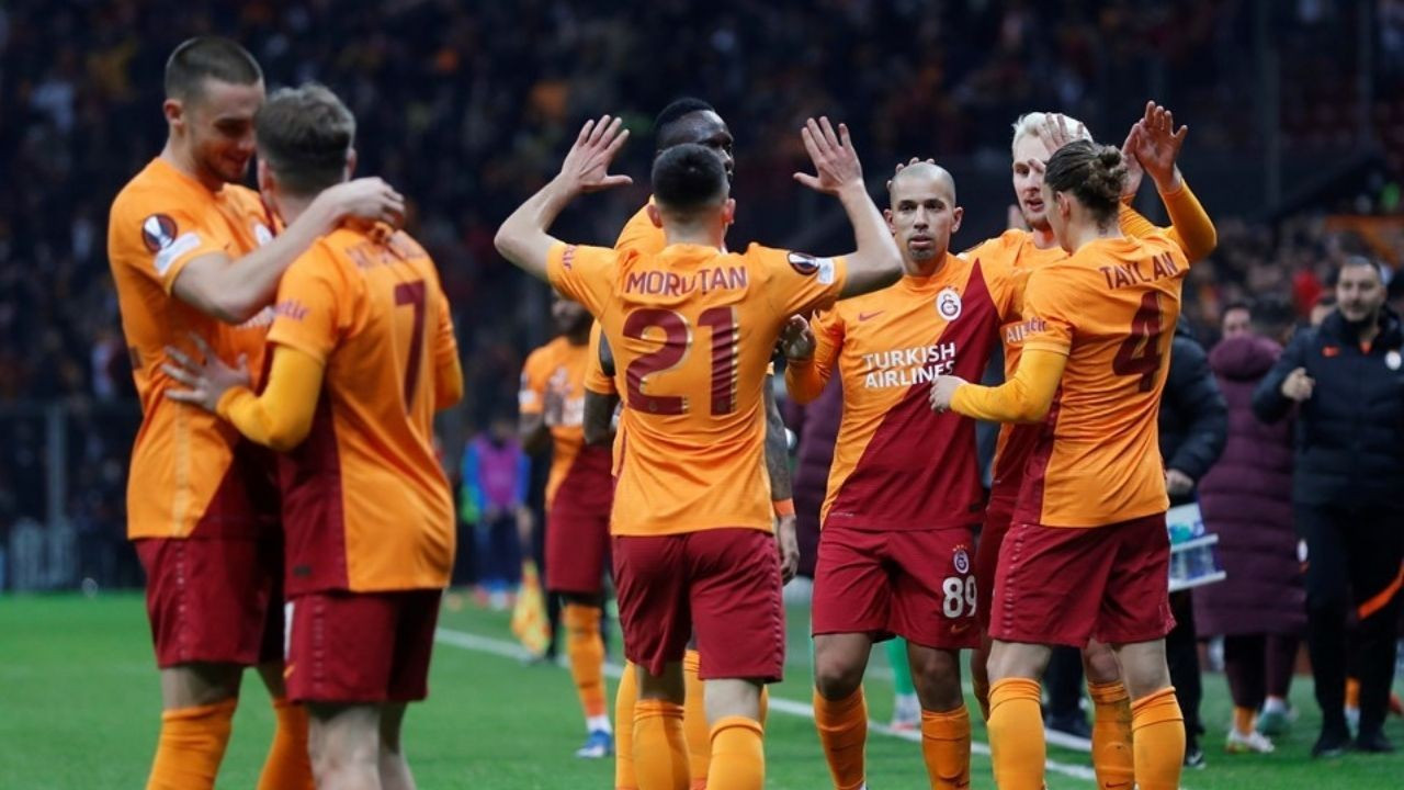 Galatasaray'dan Kovid-19 açıklaması: 1 futbolcumuzun test sonucu pozitif