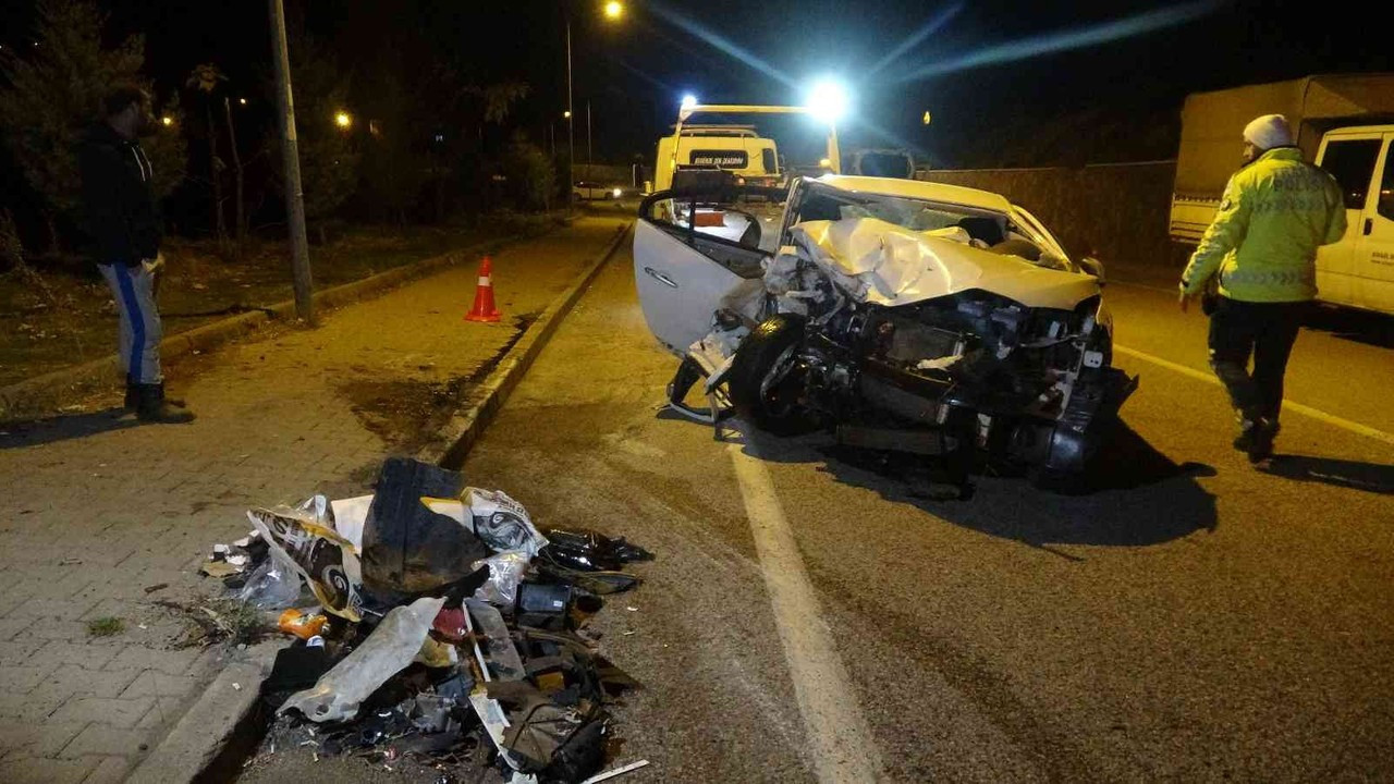 Bingöl’de iki otomobil çarpıştı: 2’si ağır 7 yaralı