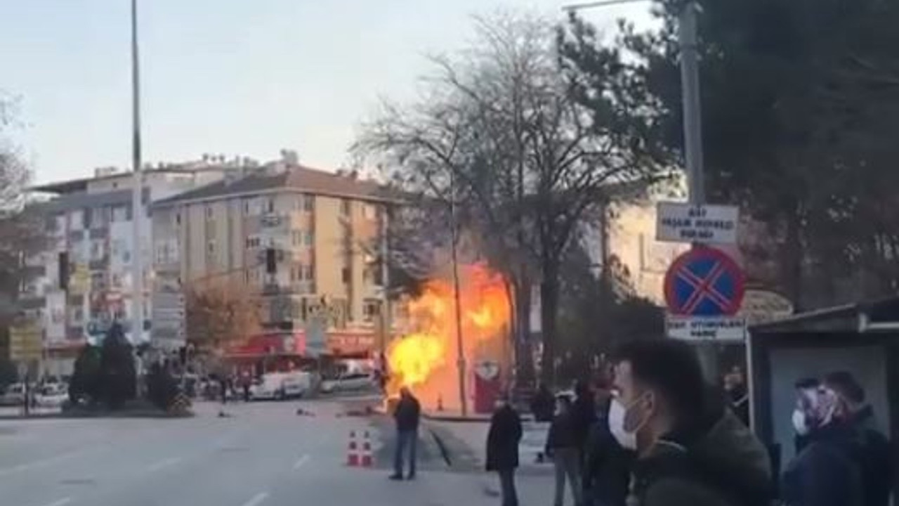 Ankara'da patlayan doğal gaz borusu alev aldı