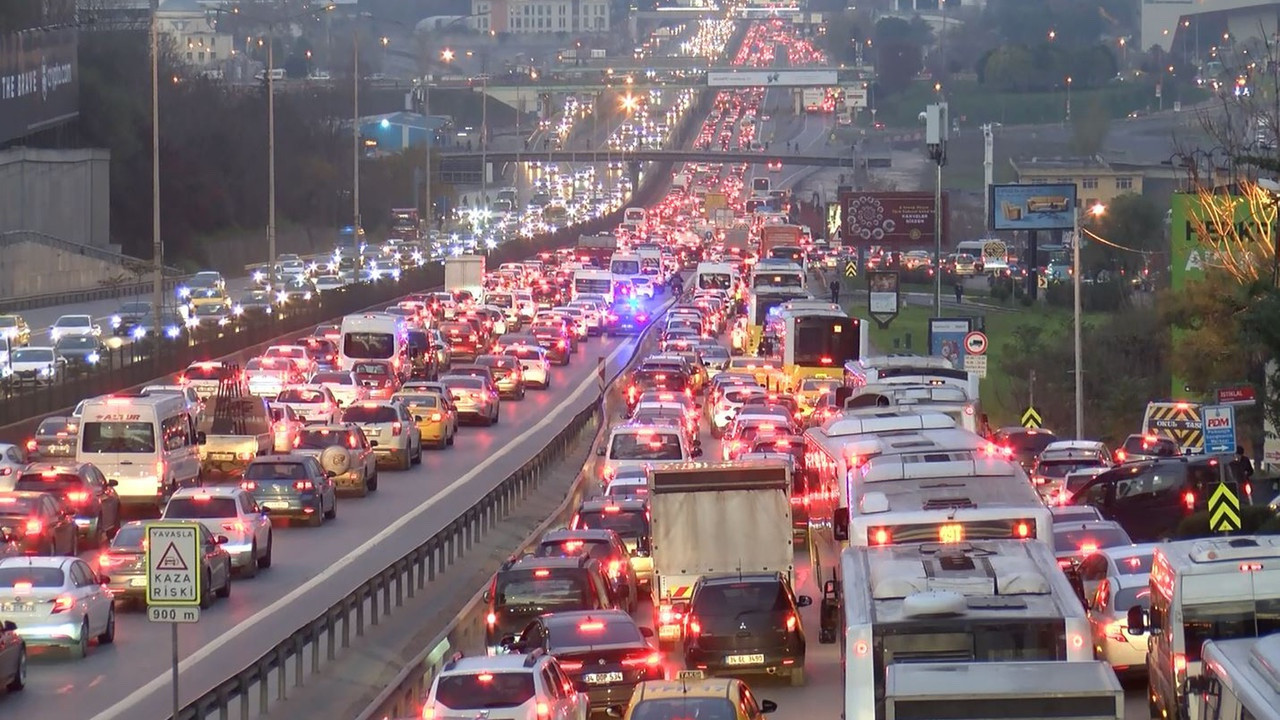 Haftanın ilk iş gününde trafik yoğunluğu